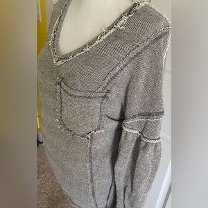 Mustard Seed Cool & Casual Long sleeve pullover textured Tunic S black/white